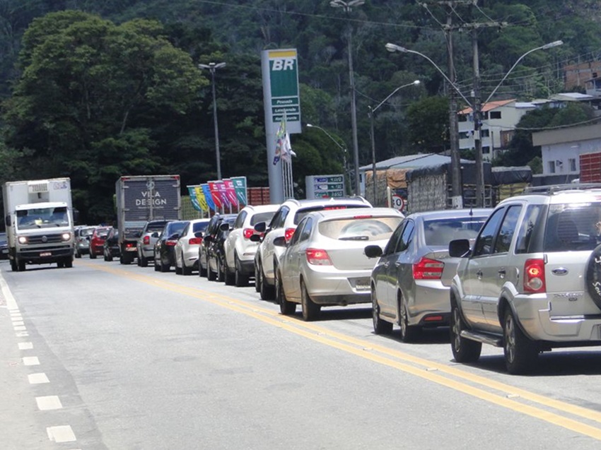 mineiros fazem fila na br 262 1