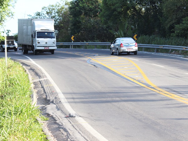 buracos e arvores caindo na br 262 1