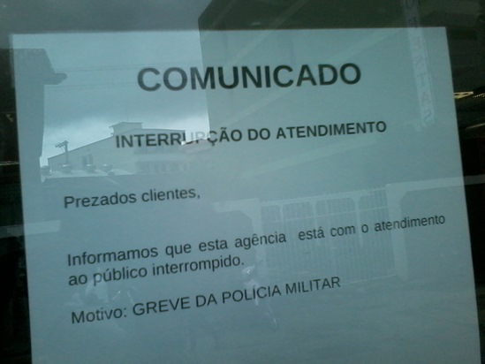 Aposentados sofrem com a rede bancaria inativa devido ao movimento da PM 4