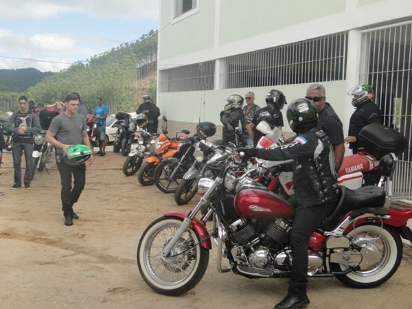 Motociclistas e ciclistas locais e da Grande Vitoria sao atracoes na Festa de Sao Cristovao