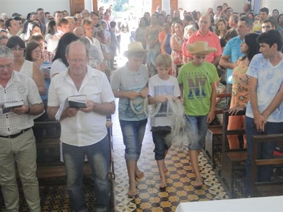 Alegria e crença invadem capela de Nossa Senhora Aparecida 2
