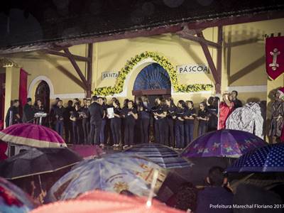 Centenas de pessoas assistem a Paixao de Cristo em Marechal Floriano 4