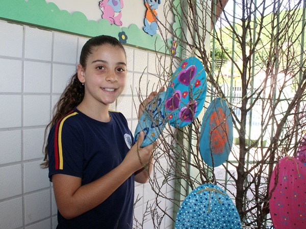 alunos confeccionam arvore de pascoa alema em marechal floriano 1