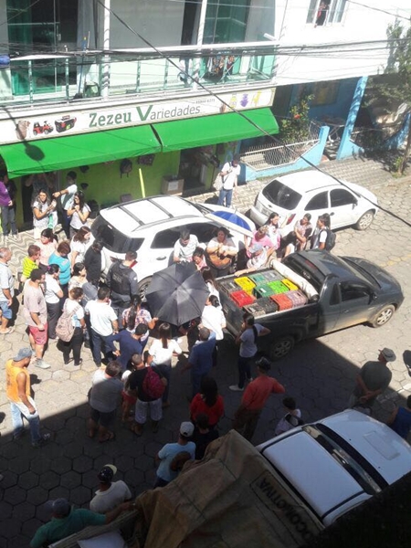 mulher morre ao colidir com veiculo e bater cabeca no chao 1
