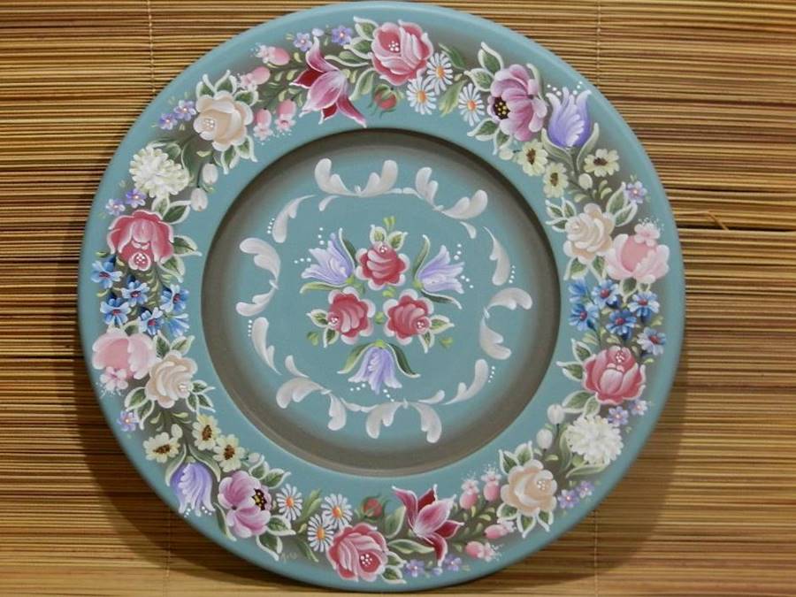 Bauernmalerei e lindos bordados no artesanato da Italemanha 2017