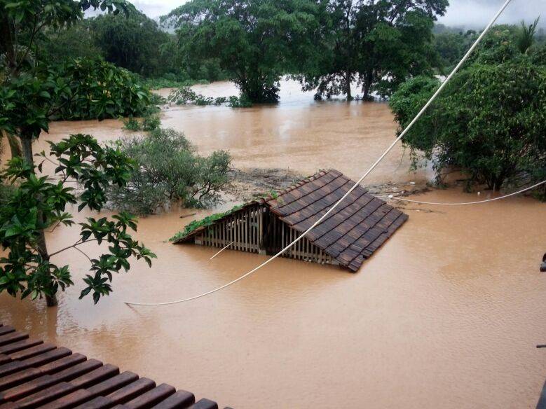 Fortes chuvas causam desizamentos alagamentos e quedas de muro em Afonso Claudio e Laranja da Terra 4