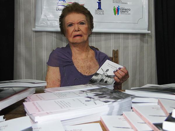 Morre capixaba Rosita Schorling primeira mulher paraquedista do Brasil 2
