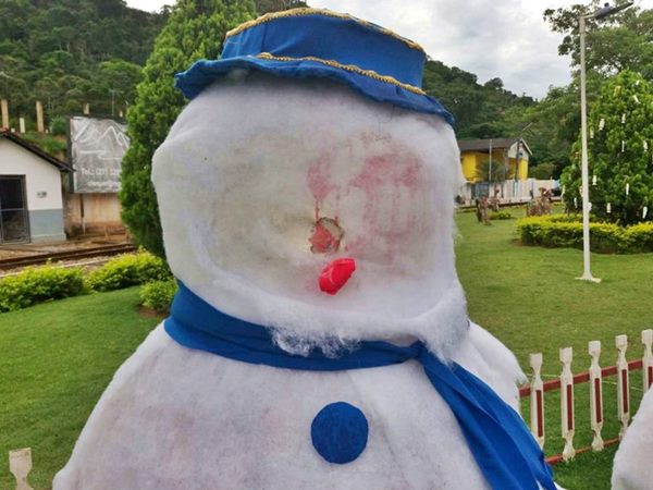 Atos de vandalismo apressam desmonte do Natal Luz de Marechal Floriano 2