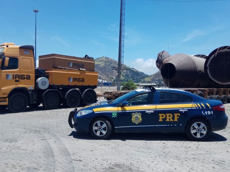 Carretas com cargas gigantes deixarao o transito lento na BR 262