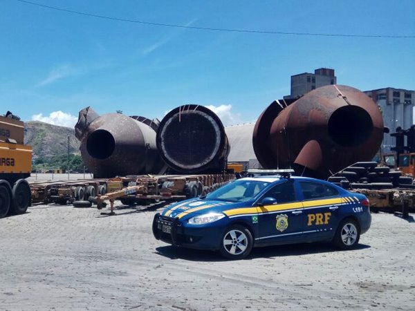 Carretas com cargas gigantes deixarao o transito lento na BR 262 2