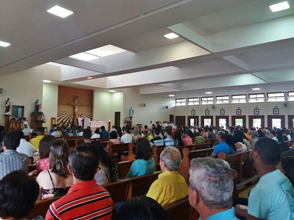 Celebracao catolica leva 800 adeptos a capela de Sant Ana 2