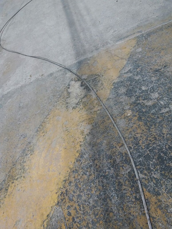 Fiacao de energia eletrica rompe e deixa rua sem luz em Marechal 3