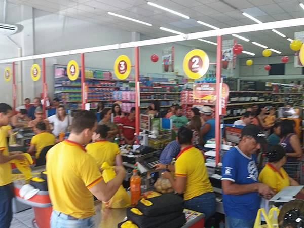 Filas nas lojas e supermercados de Marechal Floriano 3