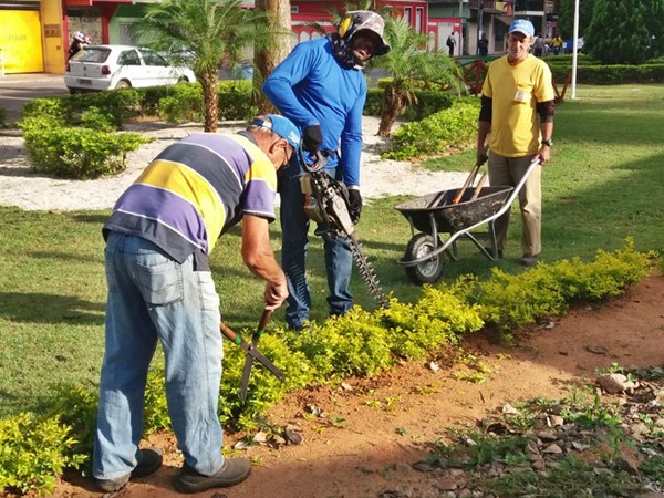 Limpeza geral da sede de Marechal Floriano em areas federais 2