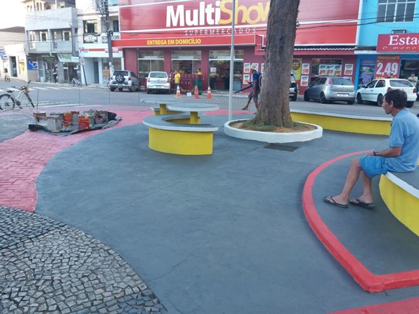 Pintura da pracinha sera concluida hoje 18 em Marechal Floriano 2