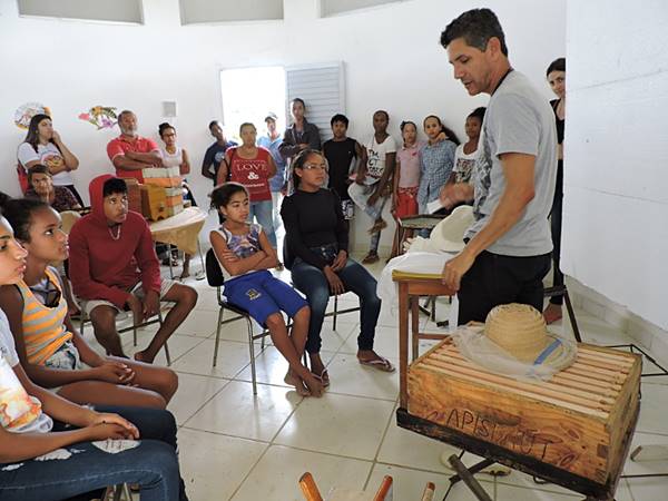 UEPA resgata criacao de galinhas caipiras e abelhas sem ferrao02