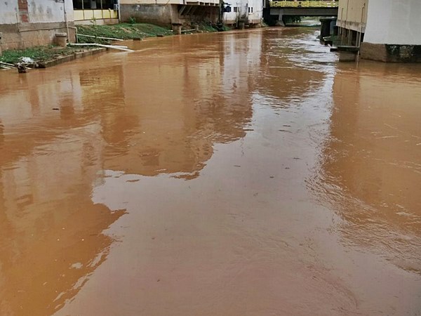Agua de sobra no Braco Sul do Rio Jucu em Marechal Floriano 2