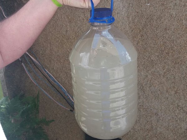 Agua do Corrego Soido aparece branca nesta manha 18 3