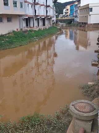 Amarelao mudança na cor das aguas do Rio Jucu Braco Sul 2