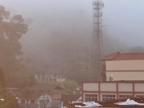 Ameaca de chuvas vira neblina nas florestas e na BR 2
