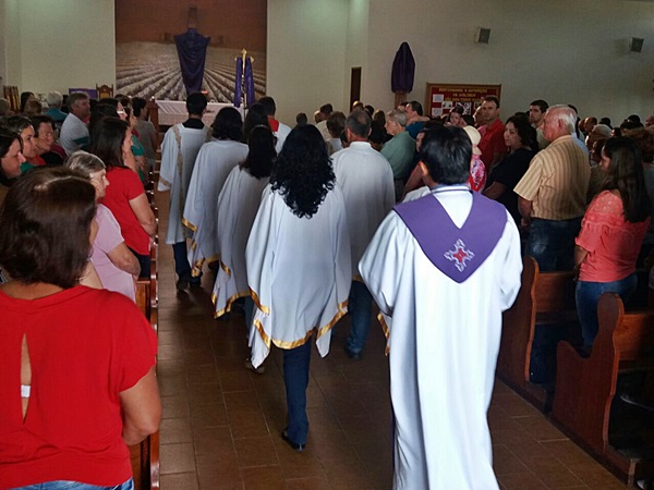 Aniversariantes criancas e gravidas recebem bençãos na missa em Marechal Floriano 2