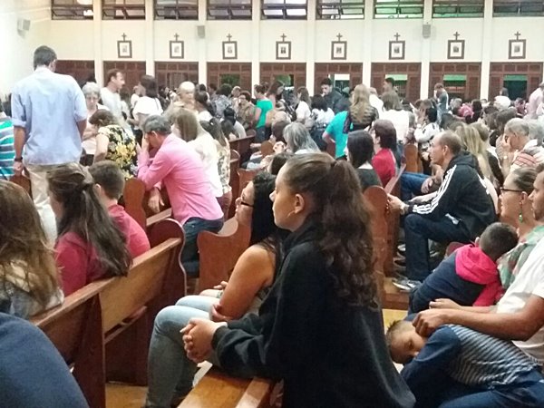 Celebracao catolica no dia de Sao Bras enche capela de SantAna 2