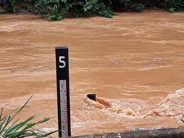 Chuva derruba casa carrega pontes e causa deslizamentos de terra em Afonso Claudio 3