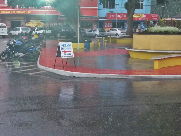 Chuva forte em pleno meio dia em Marechal Floriano 2