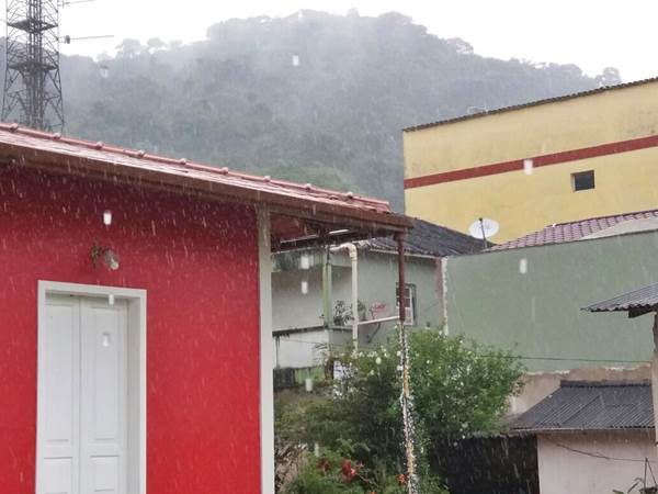 Chuva forte no inicio desta tarde aumenta o nivel do Braco Sul 2