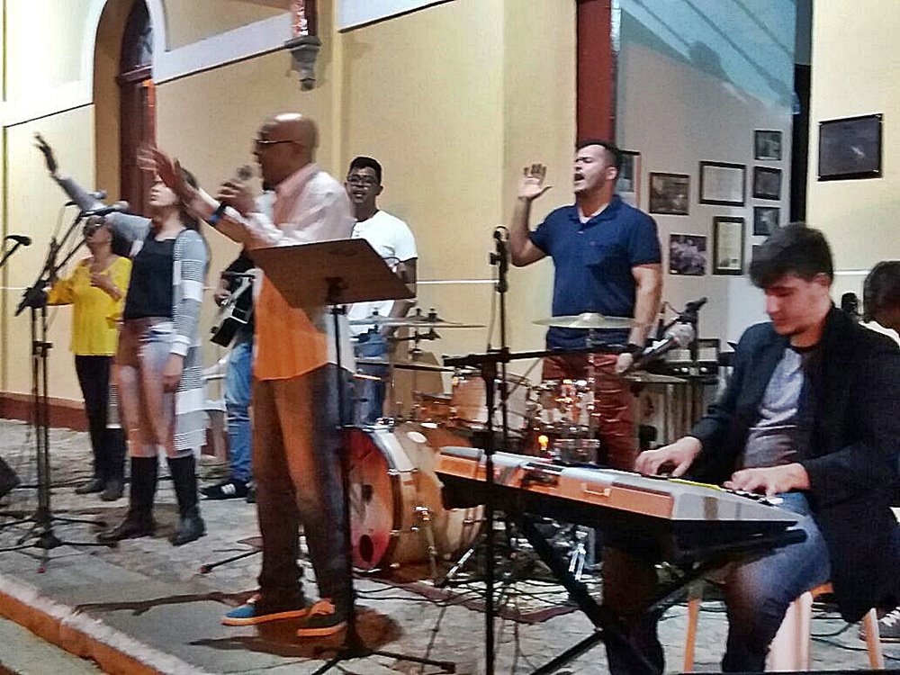 Culto evangelico atrai moradores ate a praca de Marechal Floriano 2