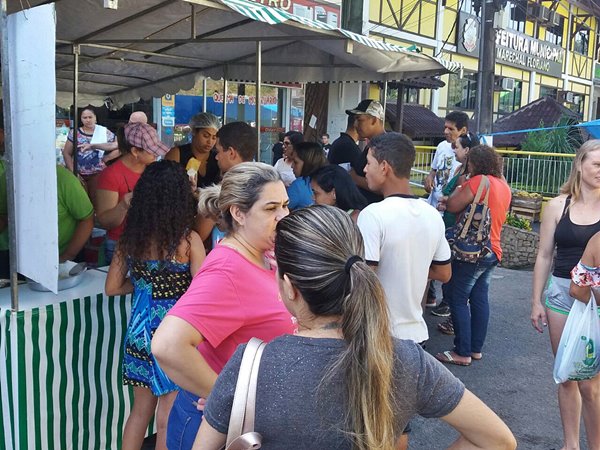 Feirinha lotada na manha deste sabado 10 em Marechal Floriano 3