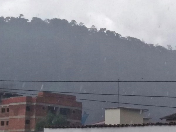 Quarta feira 07 com pancadas fortes de chuva durante o dia na regiao montanhosa 2