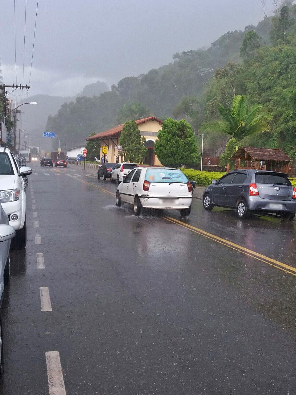 Temporal com relampagos e trovoes nessa tarde 19 em Marechal Floriano 2