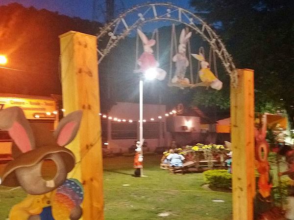 Belas frases imagens e muitos coelhos na pascoa Magica em Marechal Floriano 2