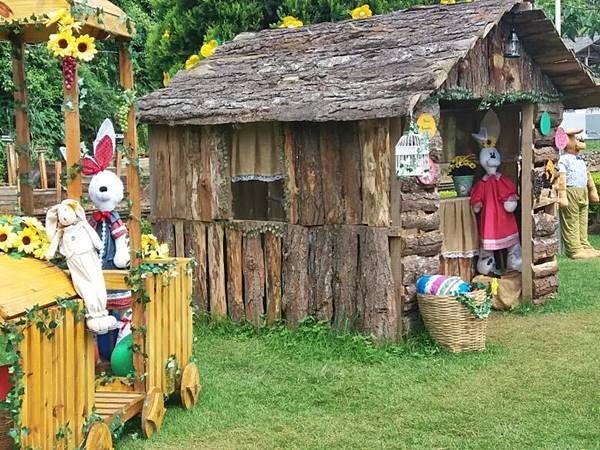 Coelhos gigantes animam a garotada em Marechal Floriano