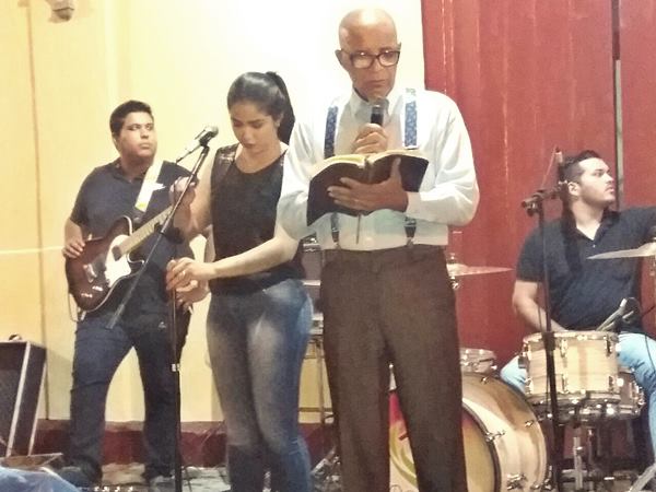 Culto Louvorzao atrai moradores a pracinha de Marechal Floriano 5