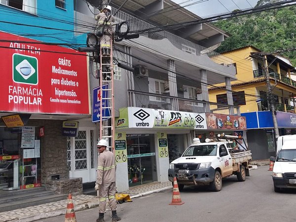 Defeito no fornecimento de energia eletrica e reparado neste domingo 11 em Marechal Floriano 2