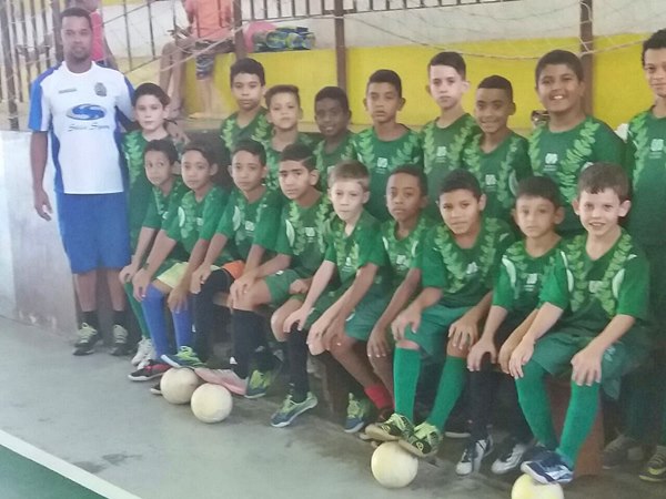 Idosas e meninos revezam horarios de treinos e exercicios no Ginasio de Esportes em Marechal Floriano