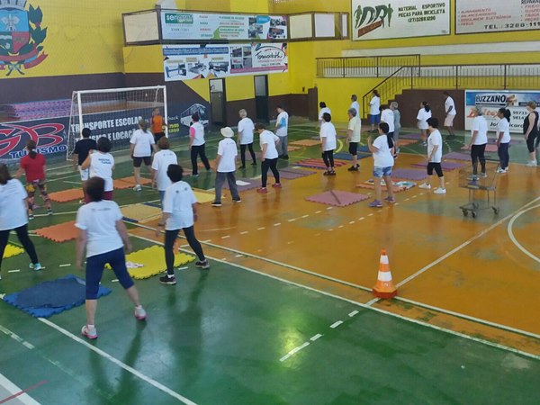 Idosas e meninos revezam horarios de treinos e exercicios no Ginasio de Esportes em Marechal Floriano 2