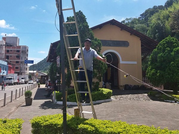 Iluminacao do projeto Pascoa Magica iniciada em Marechal Floriano 2