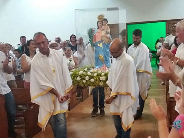 Imagens de Nossa Senhora da Vitoria e de Sao Jose animam celebracao 2