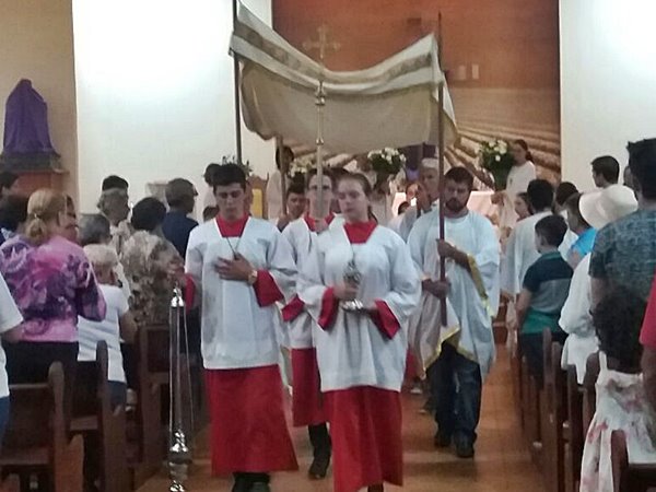 Missa da Ceia do Senhor animada com muitos canticos e oracoes na noite de ontem 29 em Marechal Floriano 2