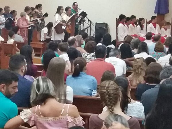Missa da Ceia do Senhor animada com muitos canticos e oracoes na noite de ontem 29 em Marechal Floriano 3