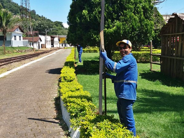 Ornamentacao da Pascoa Magica comeca com a presenca de duas coelhas em Marechal Floriano 2