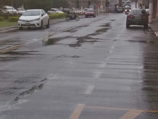 Pancada de chuva nao baixa a temperatura em Marechal Floriano 2