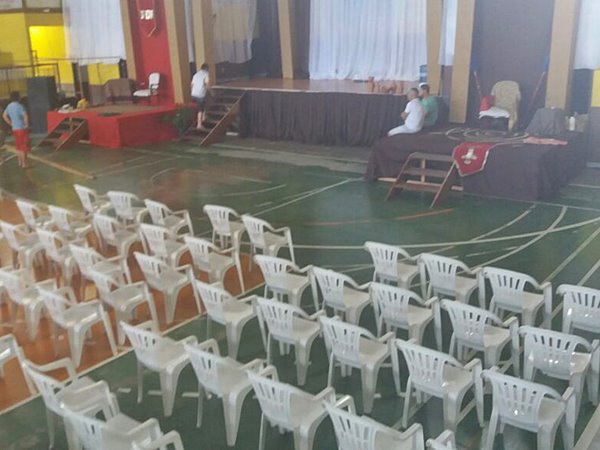 Quadra esportiva ficara concluidaa tarde para sediar peca teatral 2