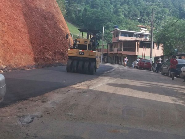 Trecho de uma via aberto para melhoria do trafego em Marechal Floriano