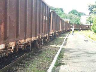 Buzinadas do trem na passagem de nivel em Marechal Floriano desperta lembrancas aos moradores