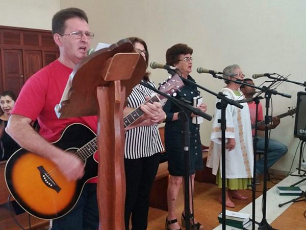 Celebracao catolica apresenta jovens que serao crismados em Marechal Floriano 4