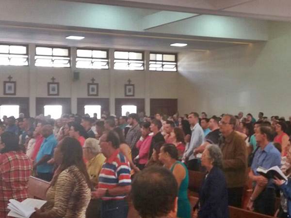 Celebracao de Batismo neste domingo 08 atrai catolicos na igreja matriz de Marechal Floriano 2